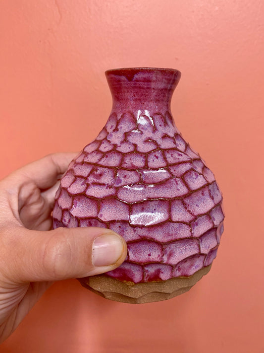 Bud Vase in Carved Shallot